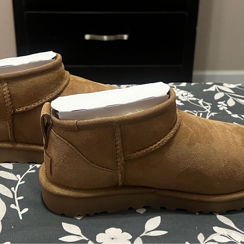 UGG classic Ultra mini Chestnut Suede 5 women NWOT Cozy Trend - Picture 3 of 7